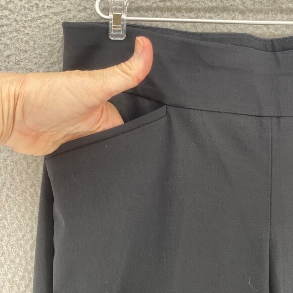 Chicos Pants Womens 1 US 8 Black Perfect Stretch Capri Pull On Pockets Casual - Picture 5 of 13
